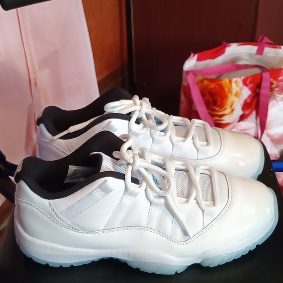 Air Jordans - Picture 6 of 11